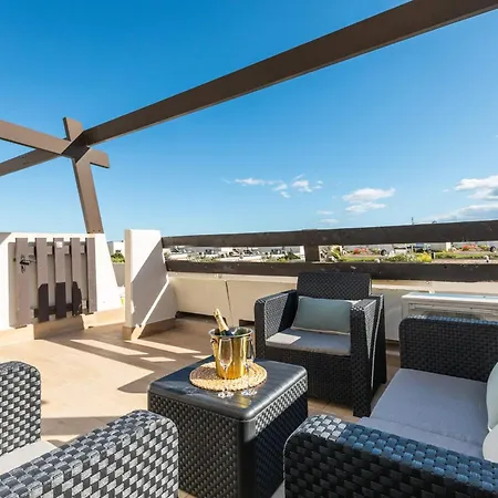 La Douce Folie De Lujo Con Terraza En Pueblo Naturista Сasa de vacaciones